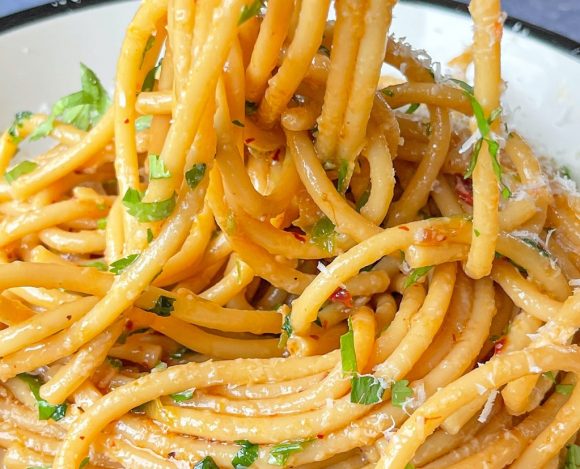spaghetti with garlic and soy sauce