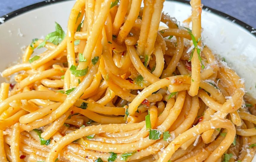 spaghetti with garlic and soy sauce