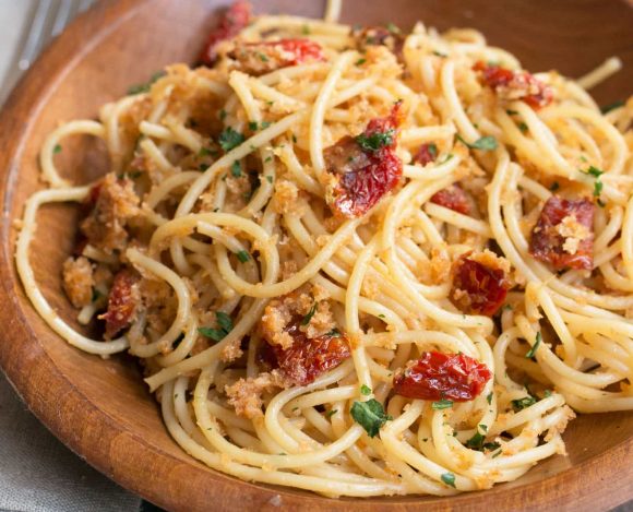 spaghetti Aglio e Olio with sun-dried tomatoes