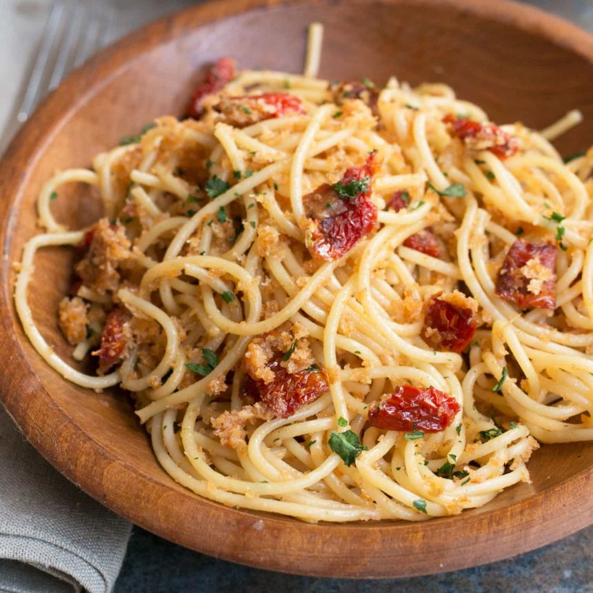 špagety Aglio e Olio so sušenými paradajkami