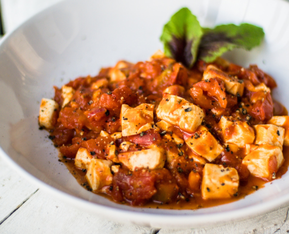 ce556c5a190e9bc131399880a593303d (1) tofu na paradajkách